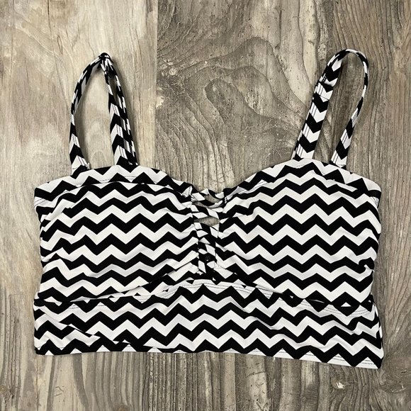 Torrid Bikini Swimsuit Top 00 Medium Large Chevron Black White Adjustable Straps - Picture 3 of 7